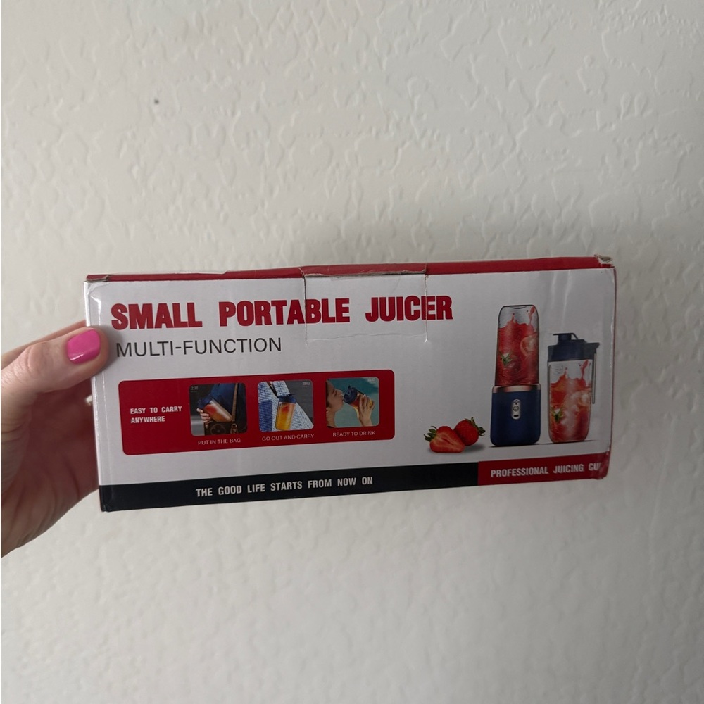 Small Portable Juicer - Red and Black